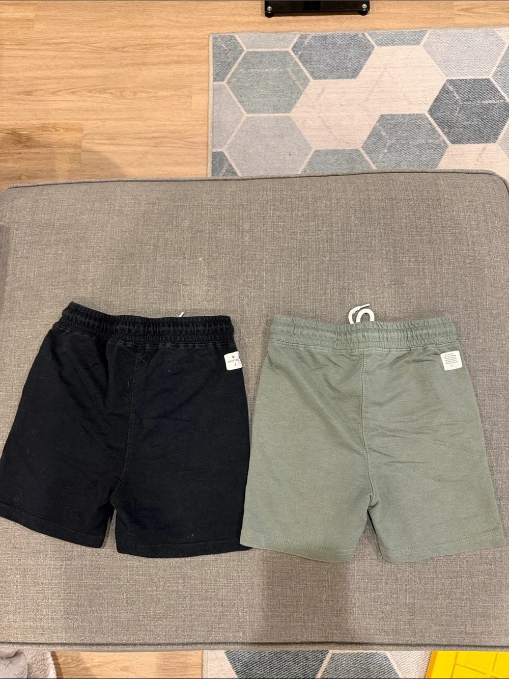 GAP 2 pack Kids Elastic Waist Drawstring Shorts — Black and Light Green size 7.